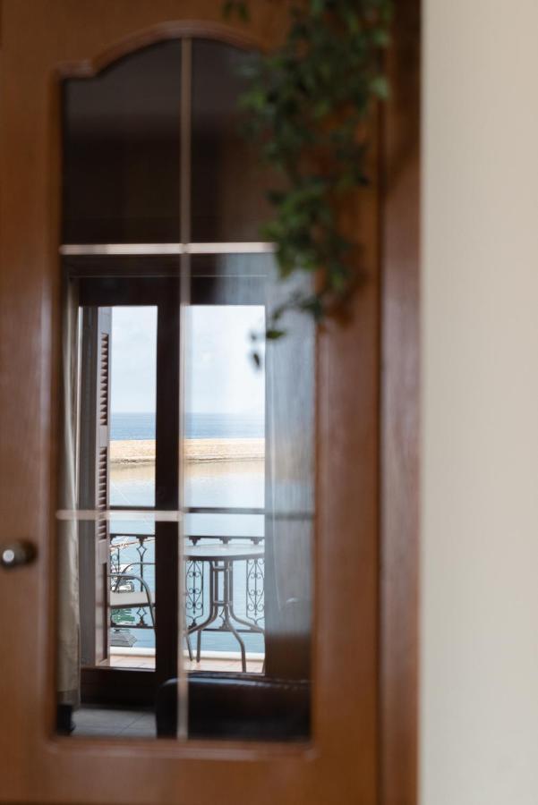 Destino Home Overlooking The Venetian Port Of Chania Chrissi Akti Chania Exterior foto