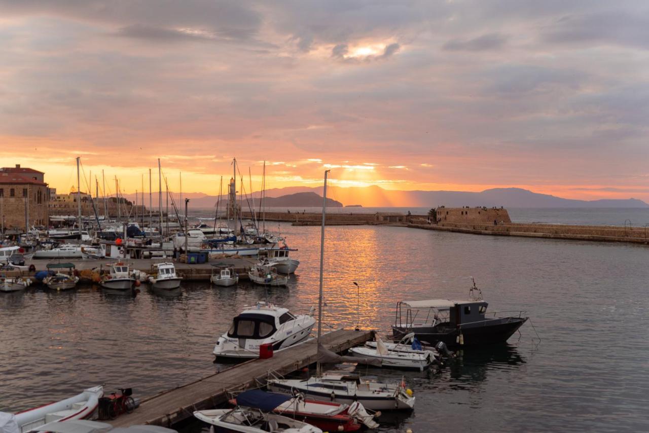 Destino Home Overlooking The Venetian Port Of Chania Chrissi Akti Chania Exterior foto