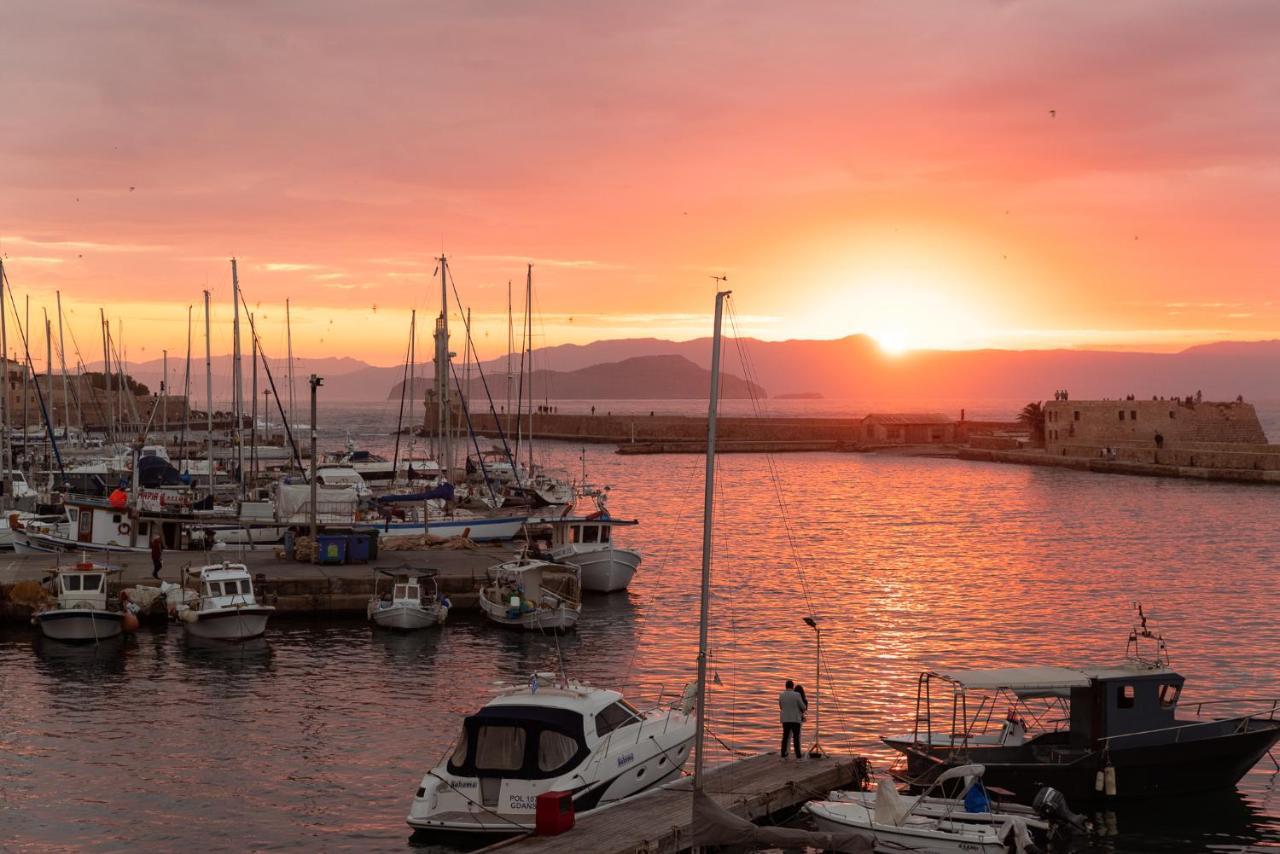 Destino Home Overlooking The Venetian Port Of Chania Chrissi Akti Chania Exterior foto