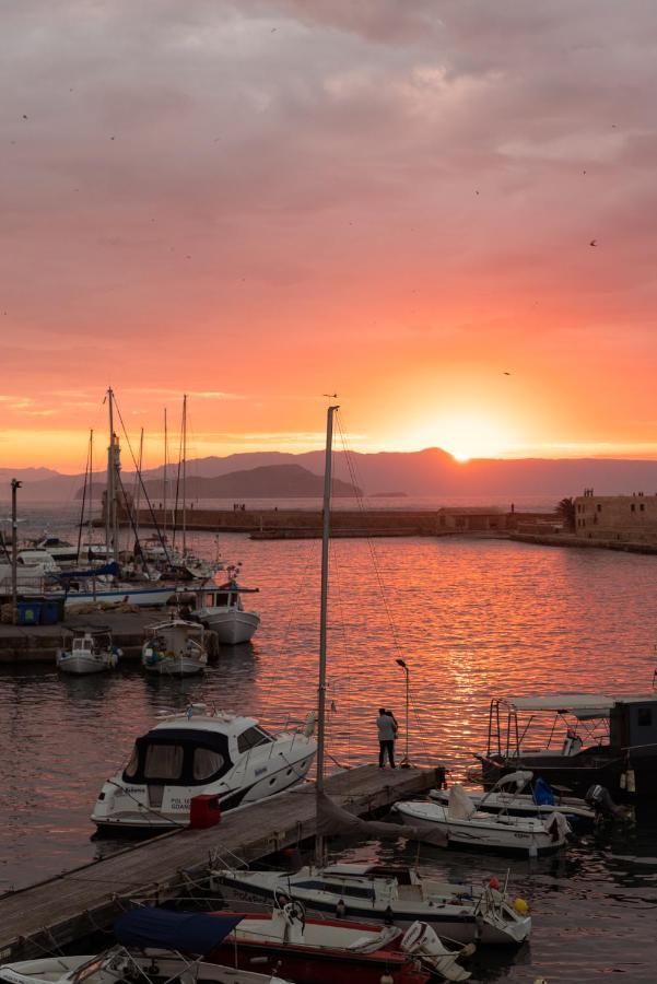 Destino Home Overlooking The Venetian Port Of Chania Chrissi Akti Chania Exterior foto
