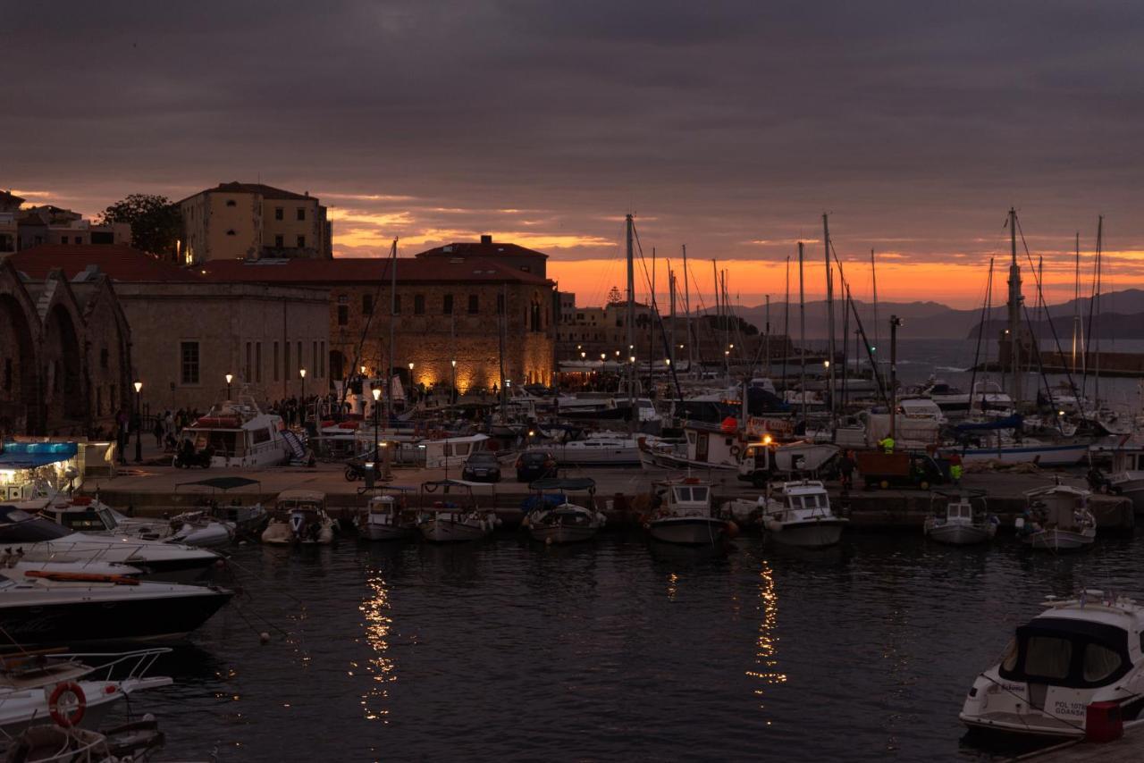 Destino Home Overlooking The Venetian Port Of Chania Chrissi Akti Chania Exterior foto